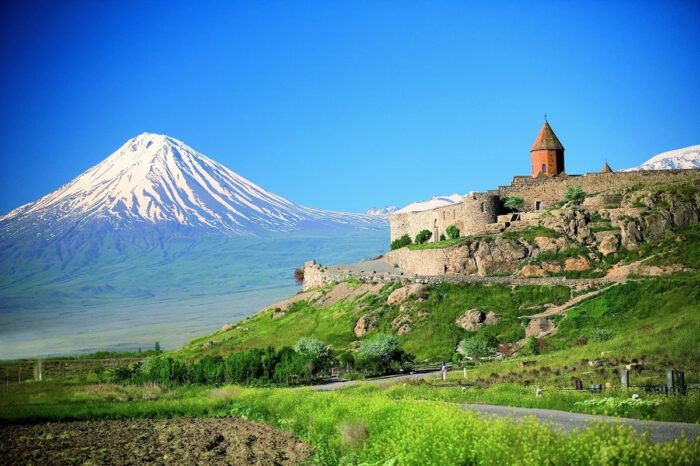 Bodega de vino Hin Arení (excursión y degustación), Tatev (regreso en Teleférico ”Alas de Tatev”), Cueva Khndzoresk y puente oscilante