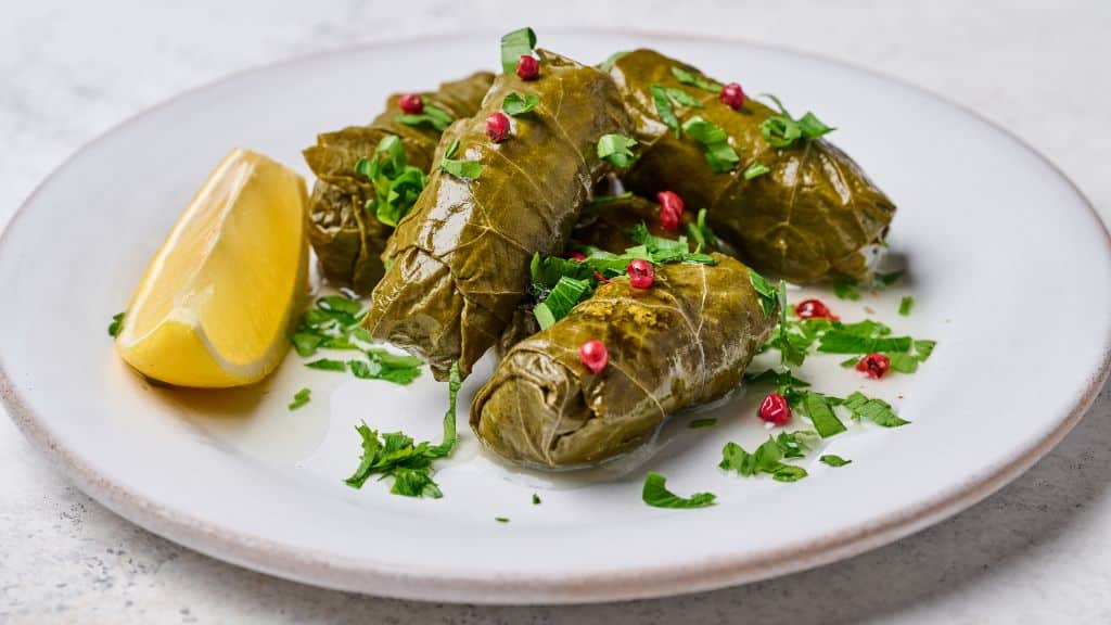 Se muestra el dolma que es el plato típico de Armenia